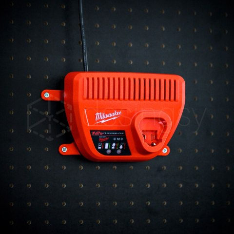 Uchwyt mocowanie do ładowarki Milwaukee C12C C 12 Łatwy i szybki montaż RED Uchwyt mocowanie do ładowarki Milwaukee C12C C 12 Łatwy i szybki montaż RED
