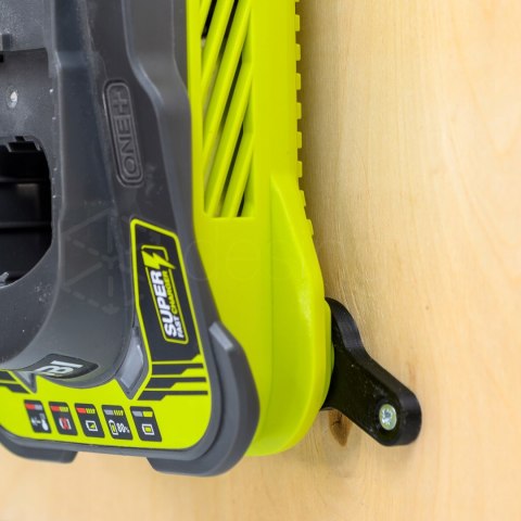 Uchwyt mocowanie do ładowarki Ryobi RC18150 18V Łatwy i szybki montaż Uchwyt mocowanie do ładowarki Ryobi RC18150 18V Łatwy i szybki montaż