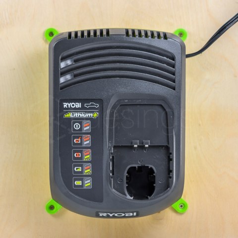 Uchwyt mocowanie do ładowarki Ryobi RC18118C 12V Łatwy i szybki montaż Ziel Uchwyt mocowanie do ładowarki Ryobi RC18118C 12V Łatwy i szybki montaż Ziel