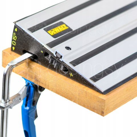 Dystans klin kątowy WedgeD15 cięcie 60° w miejsce 45° do prowadnicy DeWalt Dystans klin kątowy WedgeD15 cięcie 60° w miejsce 45° do prowadnicy DeWalt