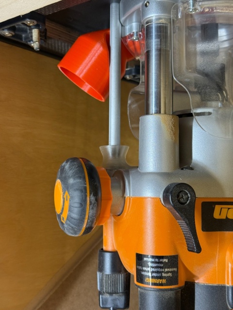 Adapter do frezarki Triton TRA001 oraz CMT CMT7e do odciągu spiro Ø60