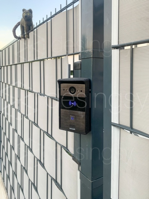 Adapter z daszkiem do montażu pod kątem do wideomofonu Akuvox R20A Lewy 30