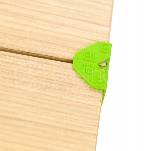 Uchwyty dystansowe do równego pozycjonowania i montażu frontów FrontGut18x3