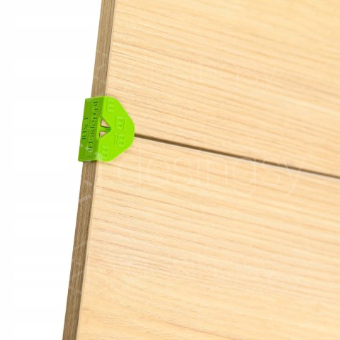 Uchwyty dystansowe do równego pozycjonowania i montażu frontów FrontGut18x3