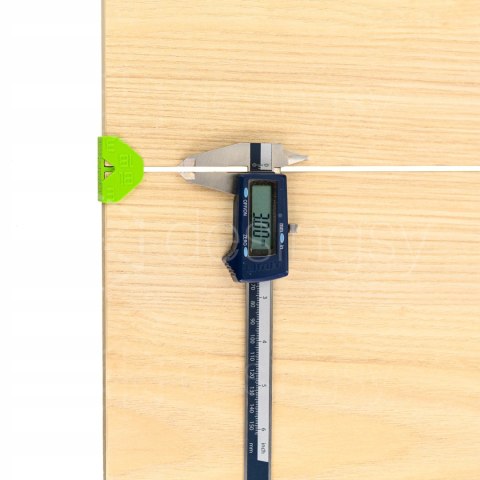 Uchwyty dystansowe do równego pozycjonowania i montażu frontów FrontGut18x3