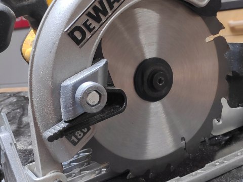 Blokada pozycjoner osłony tarczy do Dewalt DCS391 Blokada pozycjoner osłony tarczy do Dewalt DCS391