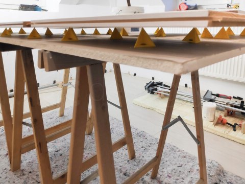 Painter's Pyramid Stands Non-Stick Pyramids 4 Sets of 4 Pieces Each. Painter's Pyramid Stands Non-Stick Pyramids 4 Sets of 4 Pieces Each.